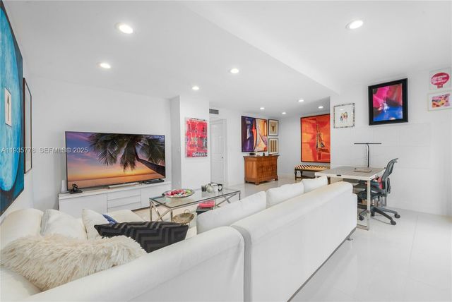 7075 SW 67th Ave 14, South Miami, FL 33143