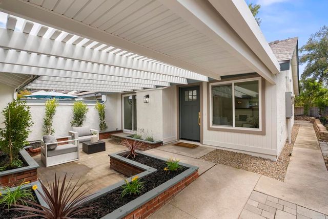 2168 Country Place, Escondido, CA 92026