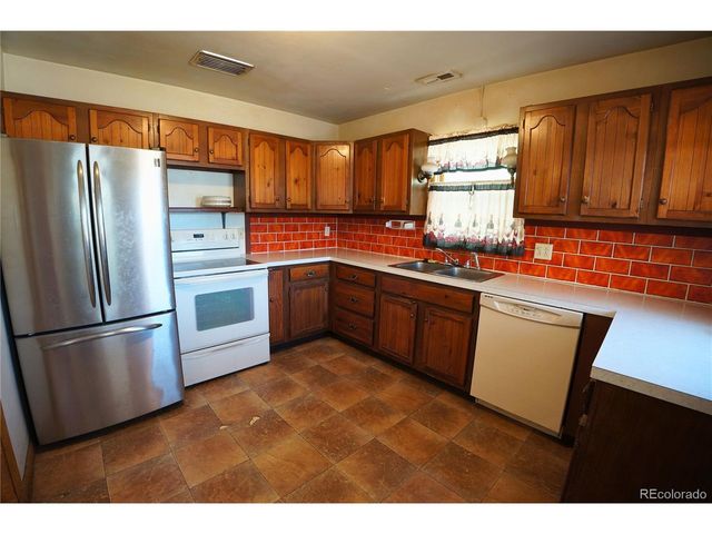624 Fairview Ave, Canon City, CO 81212