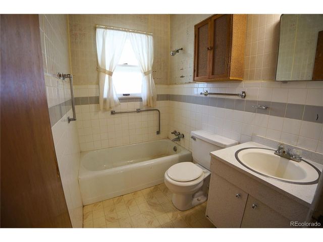 624 Fairview Ave, Canon City, CO 81212