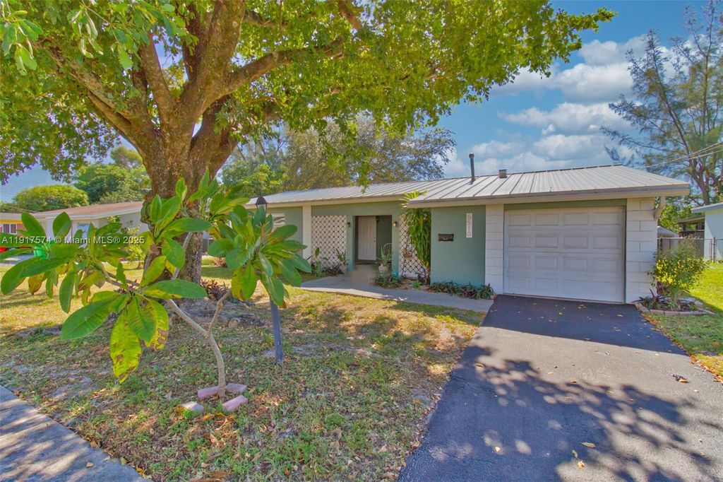 6510 NW 21st St, Sunrise, FL 33313