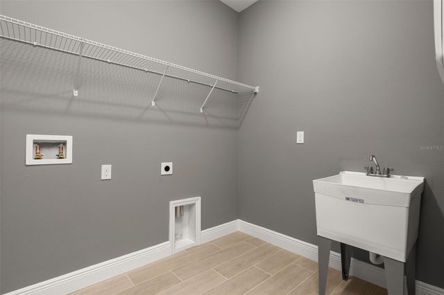 985 FIESTA KEY CIRCLE, Lady Lake, FL 32159