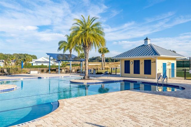 985 FIESTA KEY CIRCLE, Lady Lake, FL 32159