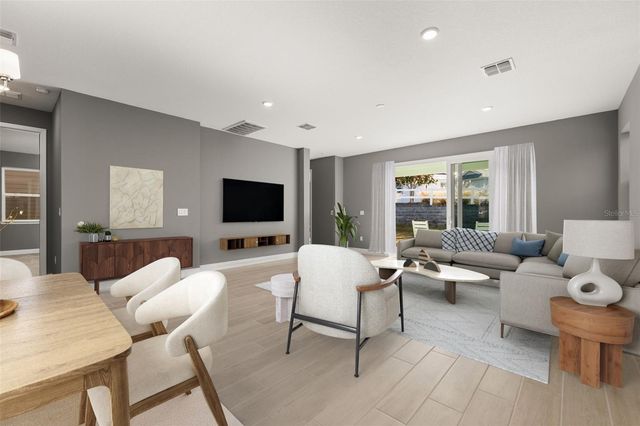 985 FIESTA KEY CIRCLE, Lady Lake, FL 32159