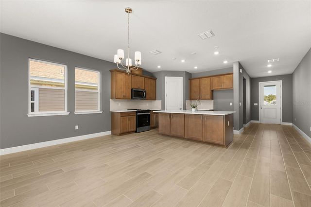 985 FIESTA KEY CIRCLE, Lady Lake, FL 32159