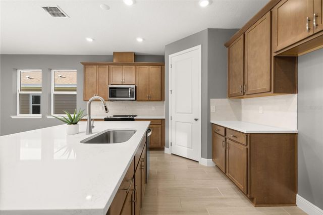 985 FIESTA KEY CIRCLE, Lady Lake, FL 32159