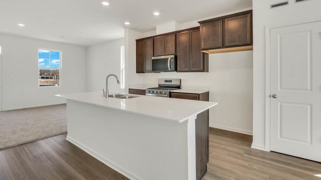 2048 Yellowstone Boulevard, Mundelein, IL 60060 — photo 3