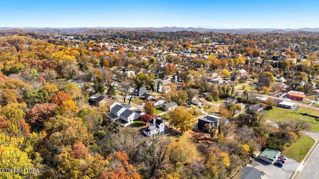 2621 Summit Ave, Knoxville, TN 37917