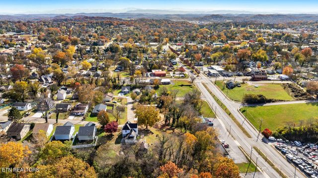 2621 Summit Ave, Knoxville, TN 37917