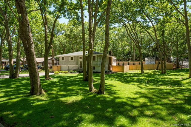 26 Valleywood Road, Commack, NY 11725