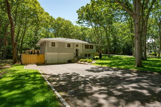 26 Valleywood Road, Commack, NY 11725