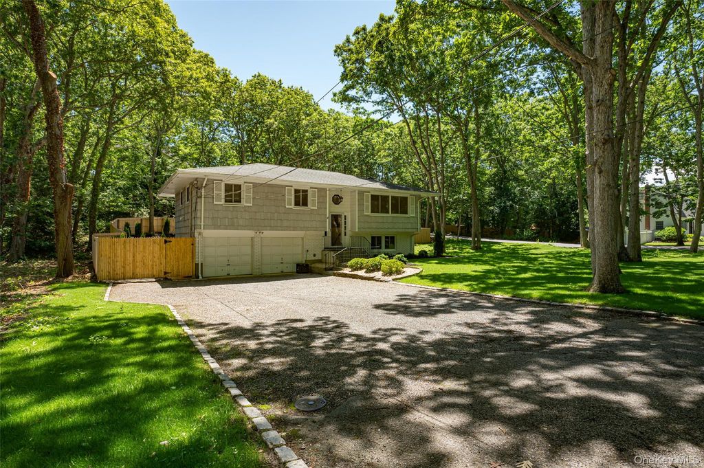26 Valleywood Road, Commack, NY 11725