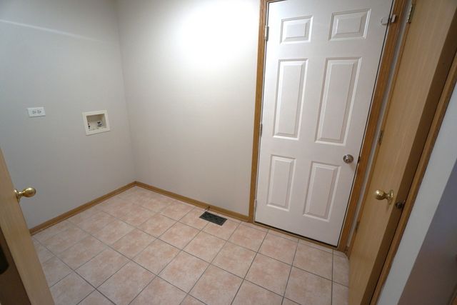 830 E 152nd Street, South Holland, IL 60473