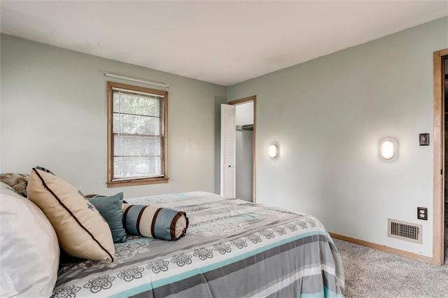 11403 Orchard Road, Kansas City, MO 64134