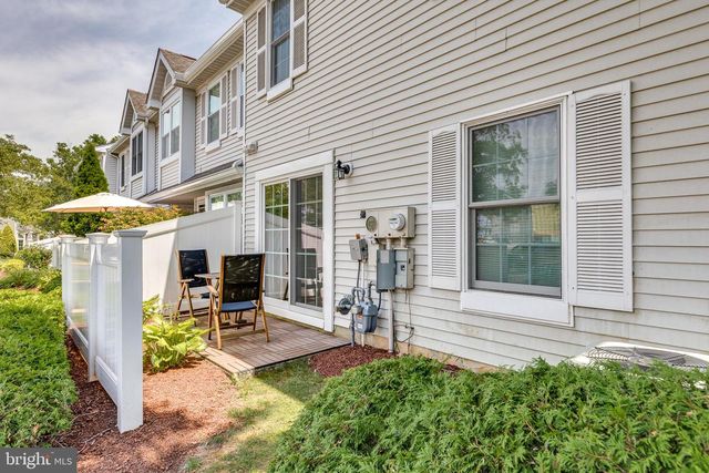 3704 FENWICK LN, Mount Laurel, NJ 08054