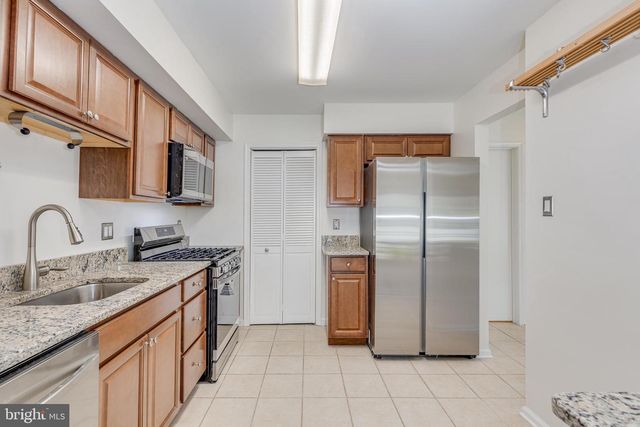 3704 FENWICK LN, Mount Laurel, NJ 08054
