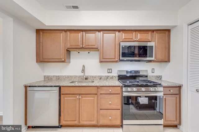 3704 FENWICK LN, Mount Laurel, NJ 08054