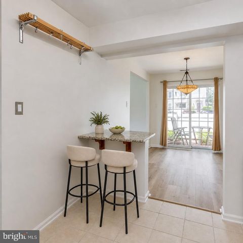 3704 FENWICK LN, Mount Laurel, NJ 08054