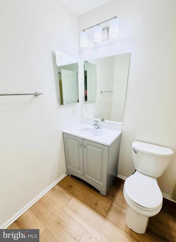3704 FENWICK LN, Mount Laurel, NJ 08054