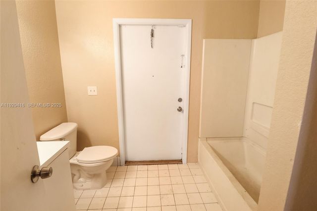 2725 NW 3rd St, Pompano Beach, FL 33069