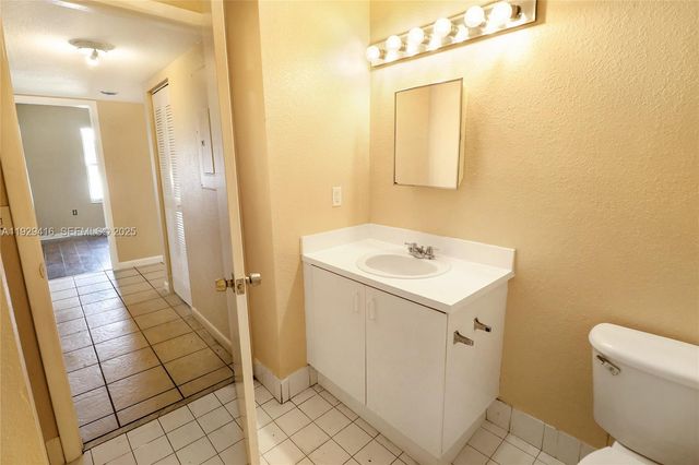 2725 NW 3rd St, Pompano Beach, FL 33069