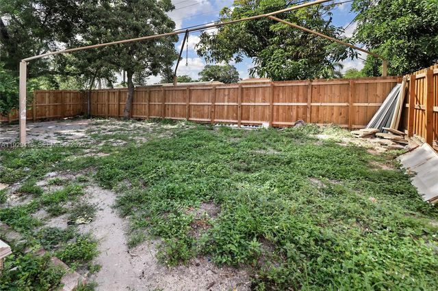 2725 NW 3rd St, Pompano Beach, FL 33069