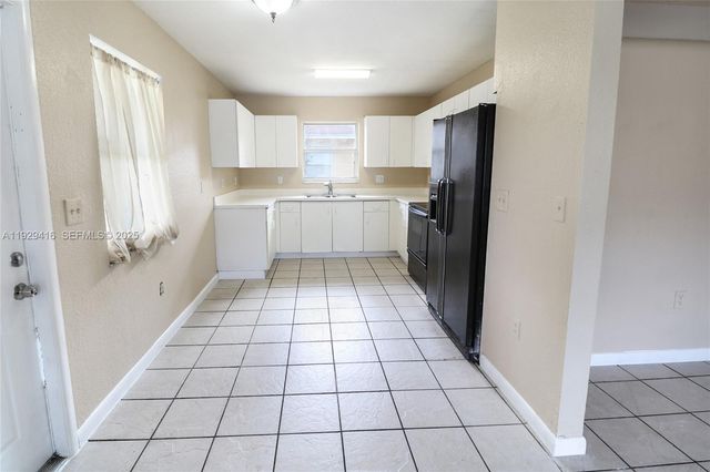 2725 NW 3rd St, Pompano Beach, FL 33069