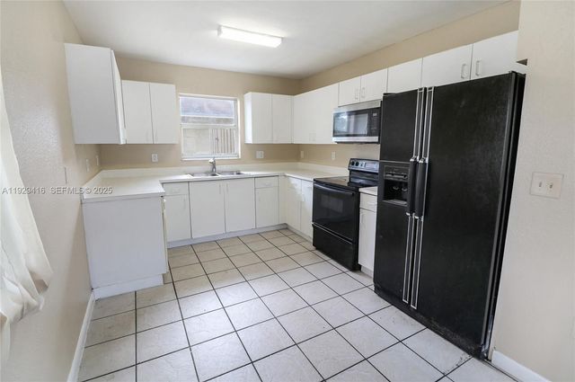 2725 NW 3rd St, Pompano Beach, FL 33069