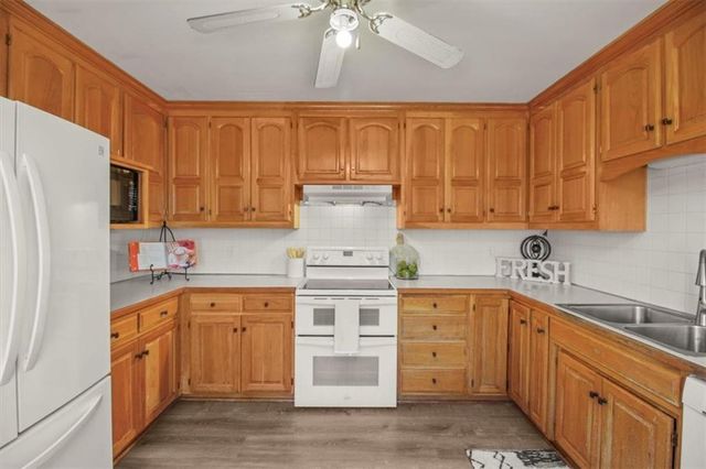 5016 Rock Creek Lane, Mission, KS 66205