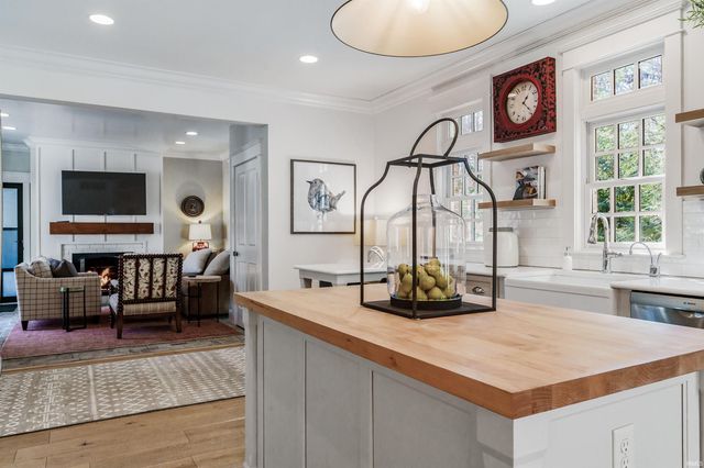 14711 Walnut Creek Drive, Fort Wayne, IN 46814