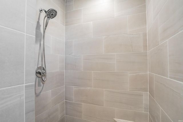 14711 Walnut Creek Drive, Fort Wayne, IN 46814