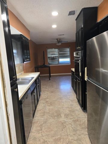 7218 Oriole Drive, Texas City, TX 77591