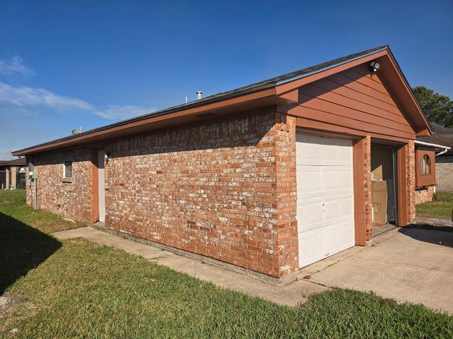 7218 Oriole Drive, Texas City, TX 77591