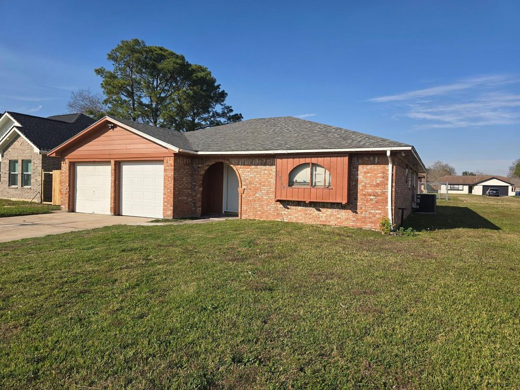 7218 Oriole Drive, Texas City, TX 77591