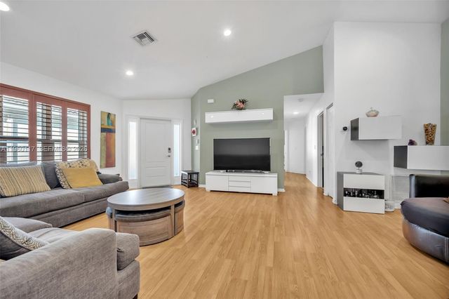 10337 Coventry Ct, Boca Raton, FL 33428