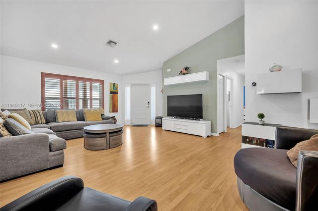 10337 Coventry Ct, Boca Raton, FL 33428