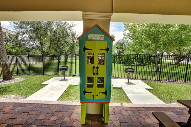 10337 Coventry Ct, Boca Raton, FL 33428