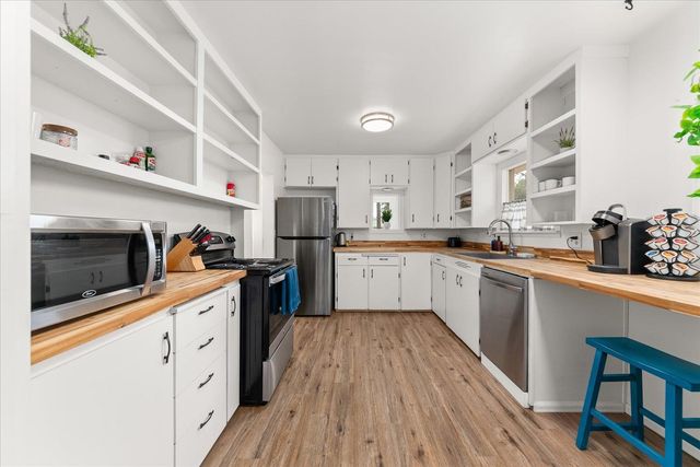 4004 N LINCOLN St, Spokane, WA 99205