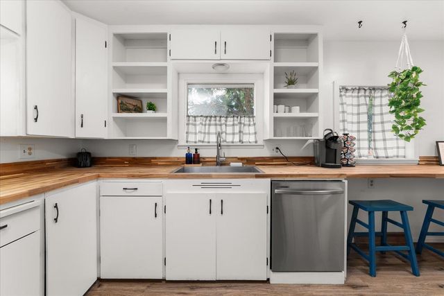 4004 N LINCOLN St, Spokane, WA 99205