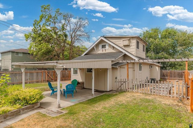 4004 N LINCOLN St, Spokane, WA 99205