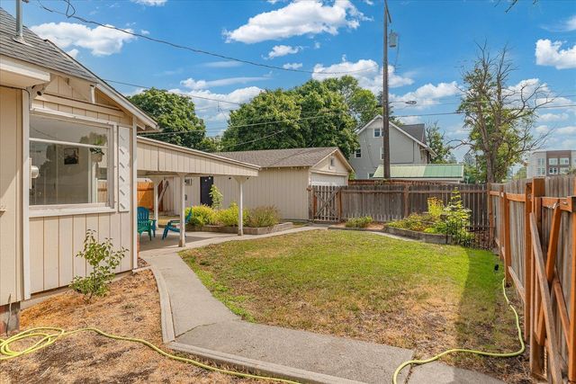 4004 N LINCOLN St, Spokane, WA 99205
