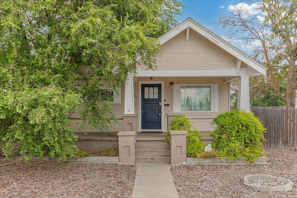 4004 N LINCOLN St, Spokane, WA 99205
