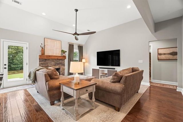 235 Willow Haven Street SE, Calhoun, GA 30701