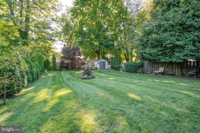 32 S HOOD AVE, Audubon, NJ 08106