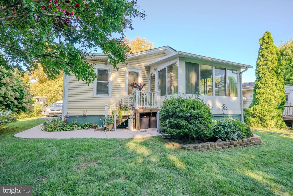 32 S HOOD AVE, AUDUBON, NJ 08106 — exterior