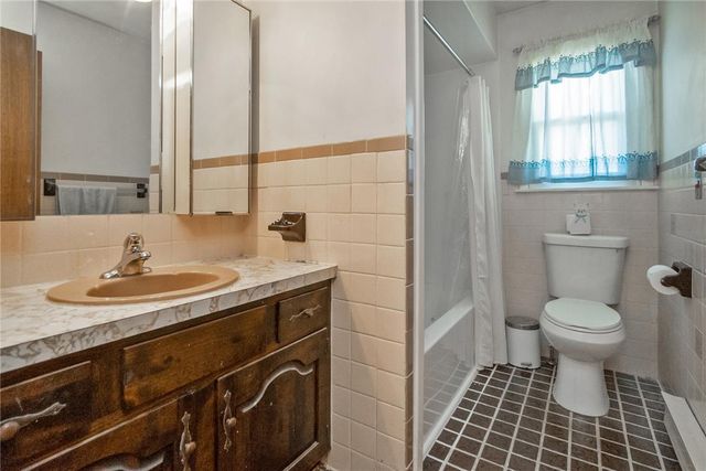 2057 Grove Street, South Whitehall Twp, PA 18104