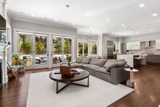 1580 Beacon St, Newton, MA 02468