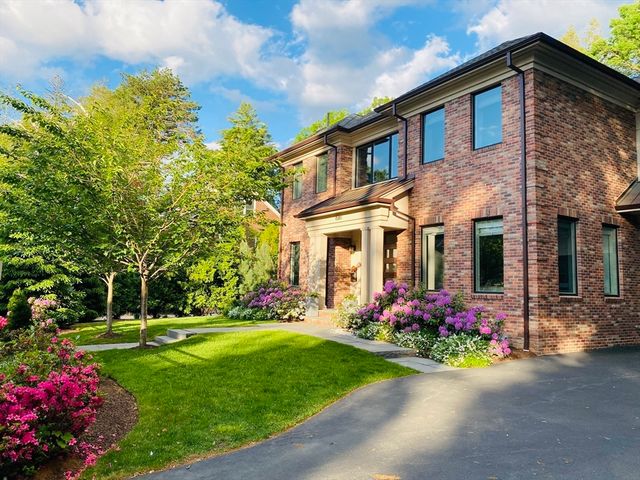 1580 Beacon St, Newton, MA 02468