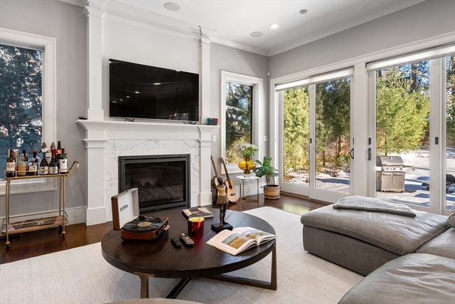1580 Beacon St, Newton, MA 02468