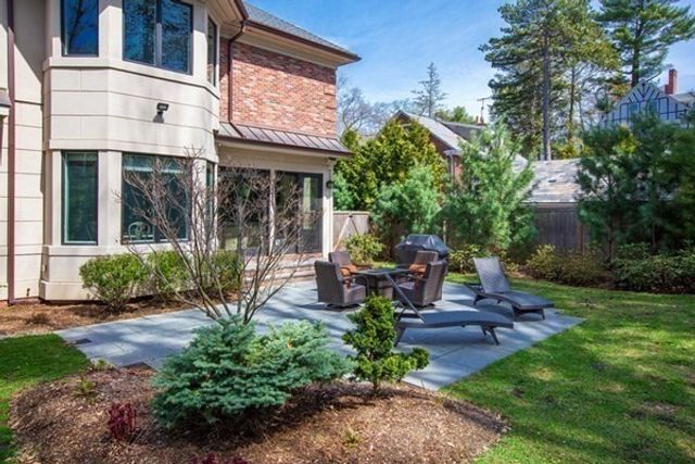 1580 Beacon St, Newton, MA 02468